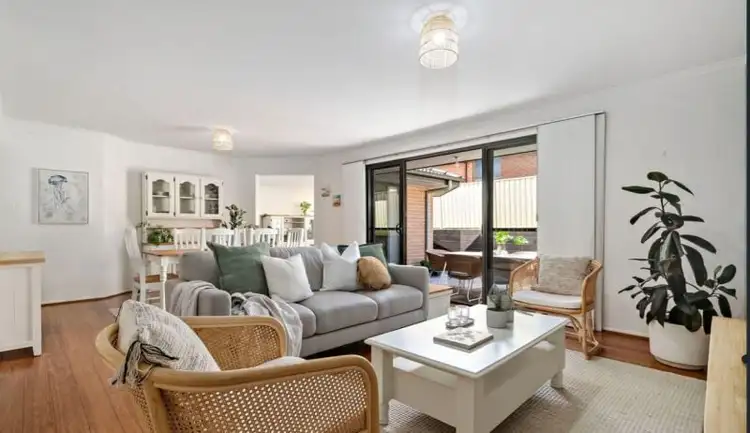 Fourth view of Homely house listing, 2 Parlah Close, Mount Hutton NSW 2290