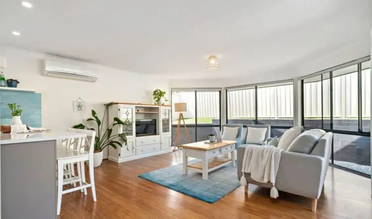 Seventh view of Homely house listing, 2 Parlah Close, Mount Hutton NSW 2290
