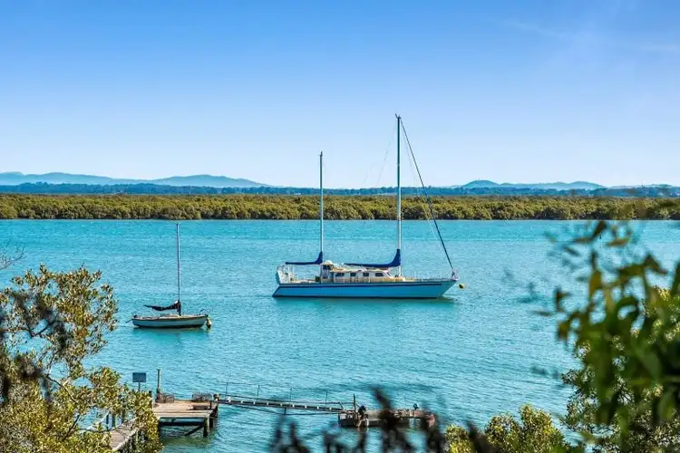 132 Western Road, Macleay Island QLD 4184