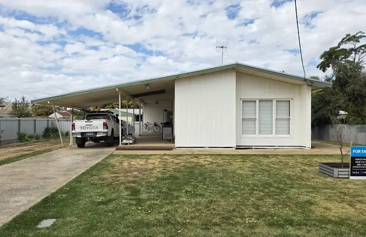 94 Napier Street, Deniliquin NSW 2710