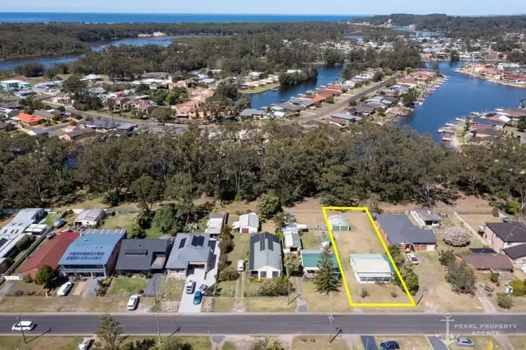 24 Ellmoos Avenue, Sussex Inlet NSW 2540