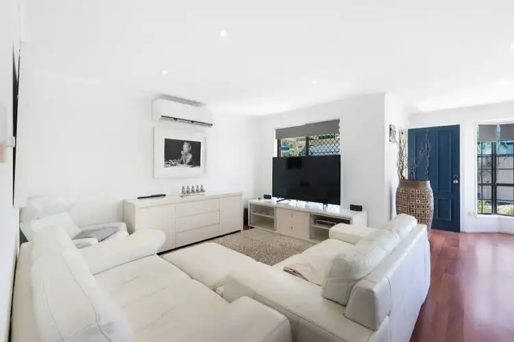 3/8 Woodgate Place, Paradise Point QLD 4216