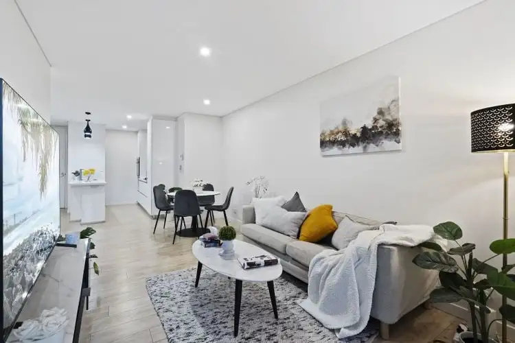 5/39-41 Clarence Road, Indooroopilly QLD 4068