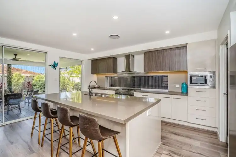 11 Bellbird Avenue, Burleigh Waters QLD 4220