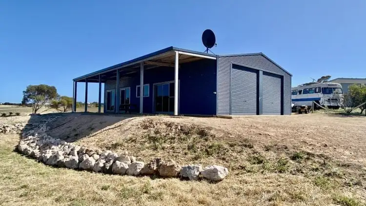 1 Meeinderry Drive, Perlubie SA 5680