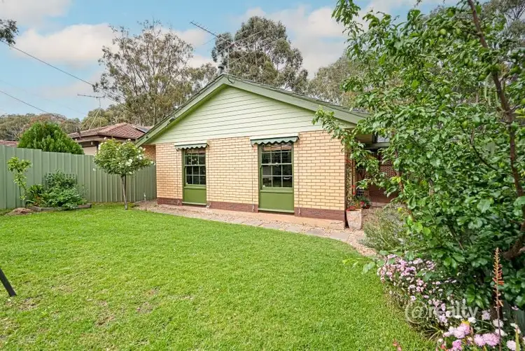 15 Arnold Drive, Hackham SA 5163