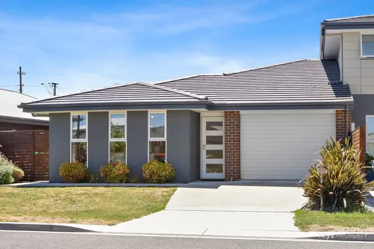 2/16 Hortus Place, Newnham TAS 7248