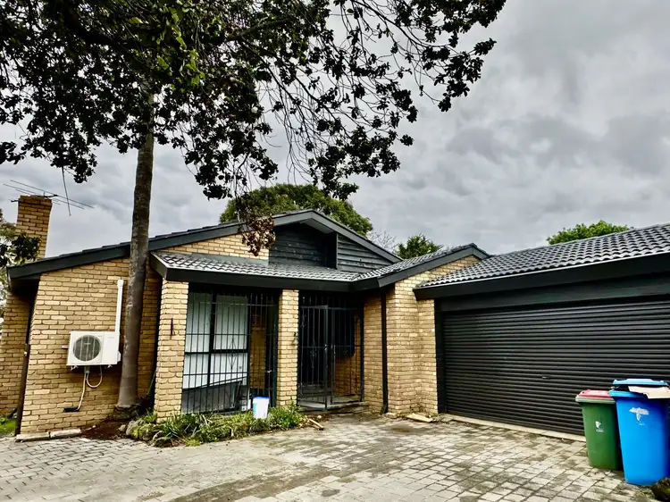10 Flinders court, Cranbourne North VIC 3977