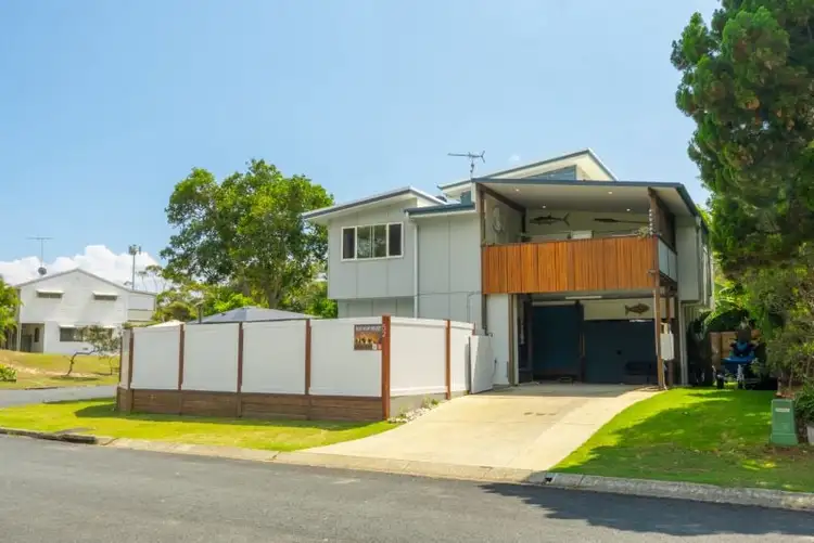 52 Samarinda Way, Point Lookout QLD 4183