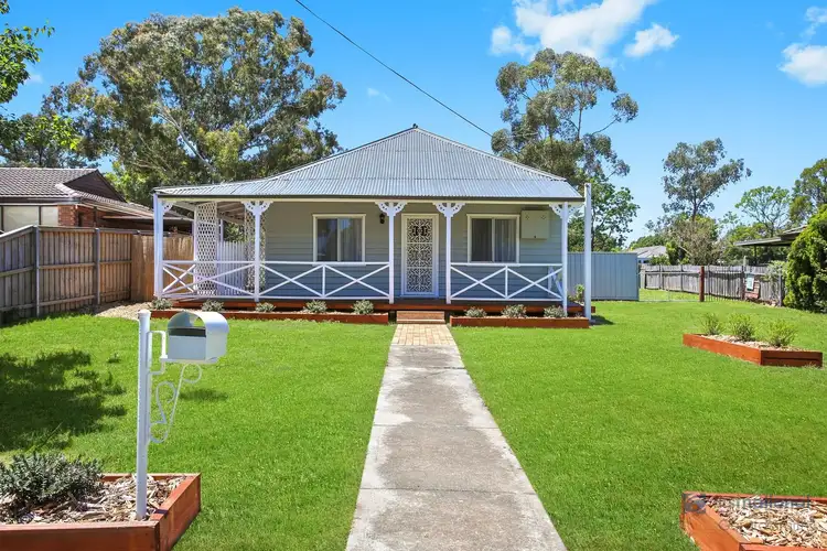 28 Carlton Rd, Thirlmere NSW 2572