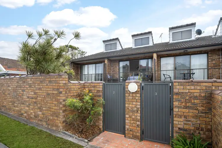 2/10 Kitchener Parade