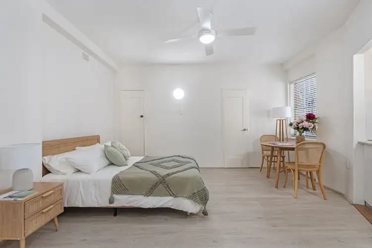 17/76 Elizabeth Bay Road Road