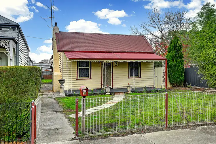 37 PINNIGER STREET, Broadford VIC 3658
