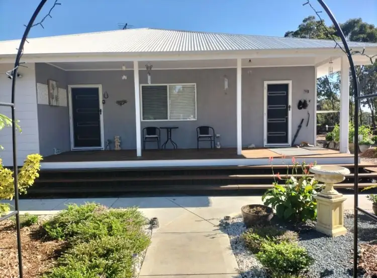 19-21 Wake Street, Macleay Island QLD 4184