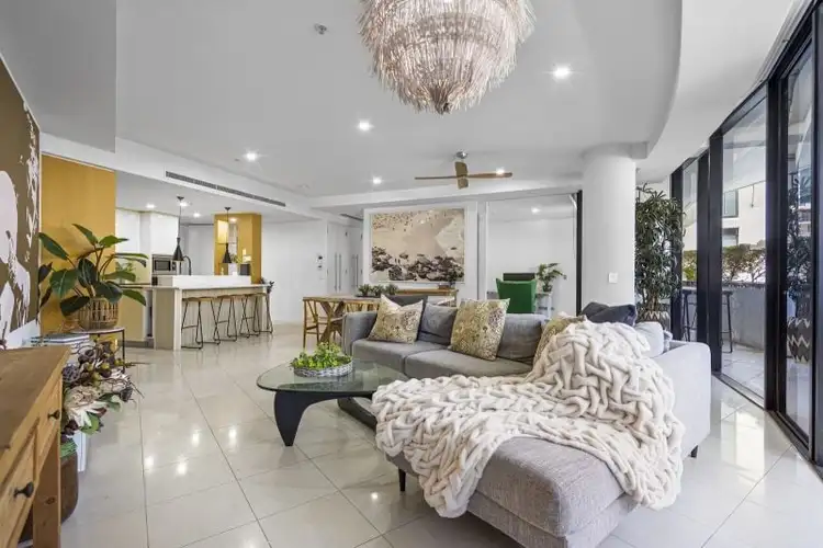 203/19 Albert Avenue, Broadbeach QLD 4218