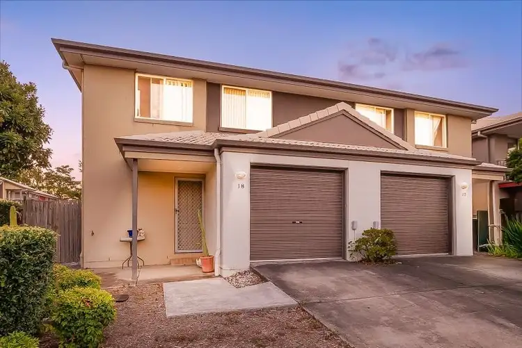 6-32 University Drive