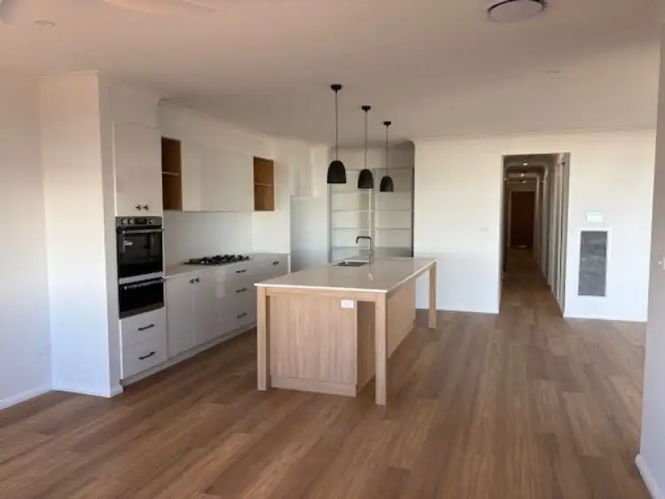 Fourth view of Homely villa listing, 2/7 Burt Street, Gobbagombalin NSW 2650