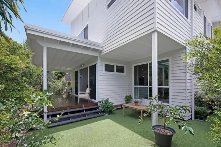 2/19 Killowill Avenue, Paradise Point QLD 4216