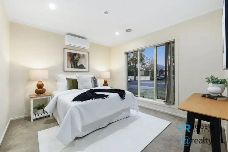 24 Kingsdale Crescent