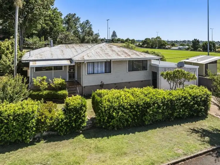 8 Perkins Street, South Toowoomba QLD 4350