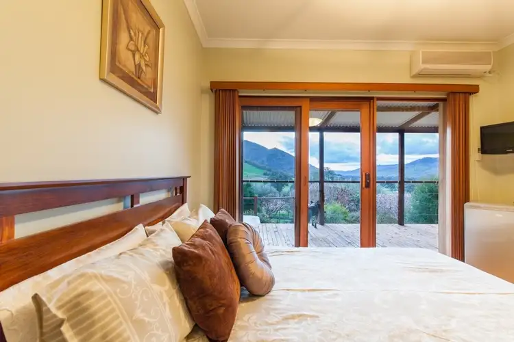 10645 Murray River Rd, Pine Mountain VIC 3709