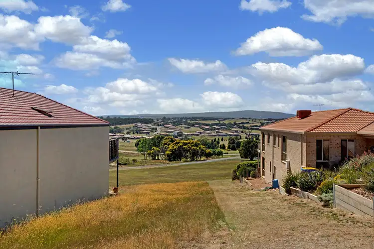 17 Siena Way, Hidden Valley VIC 3756
