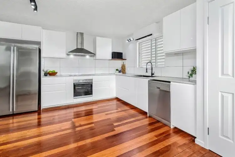 12 Illoura Avenue