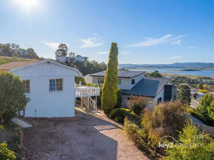 138 Dion Crescent