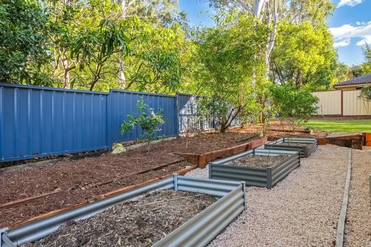10 Woodland Close