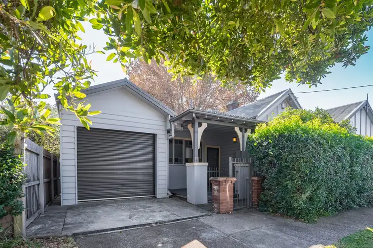4 Lindsay Street