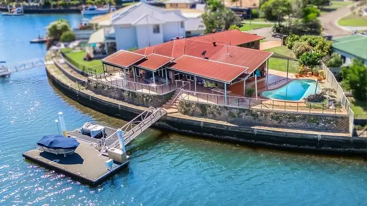 21 TASMAN COURT