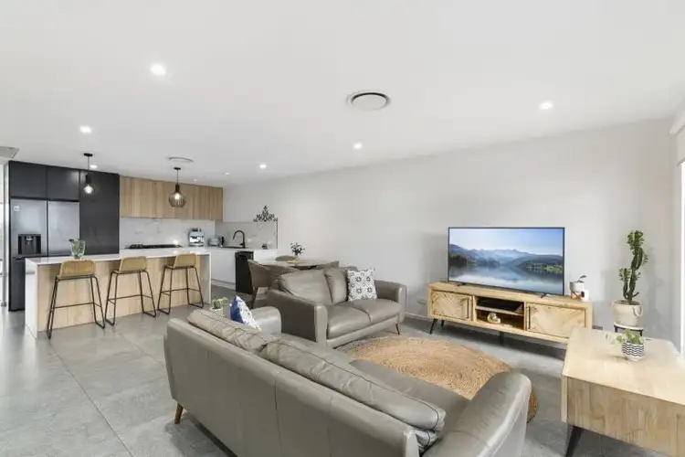 4C Calderwood Road