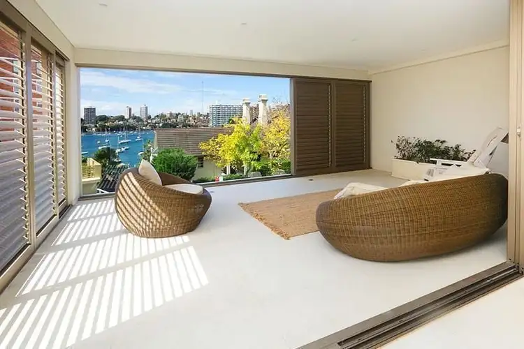 4/11a Billyard Ave