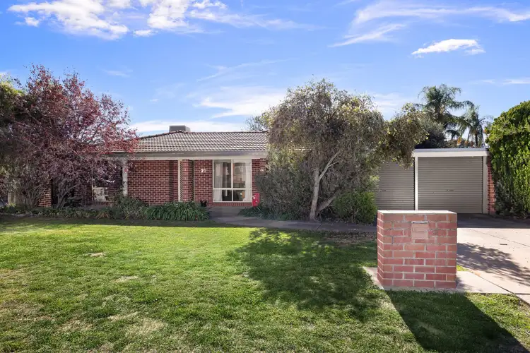 21 Bamarook Crescent