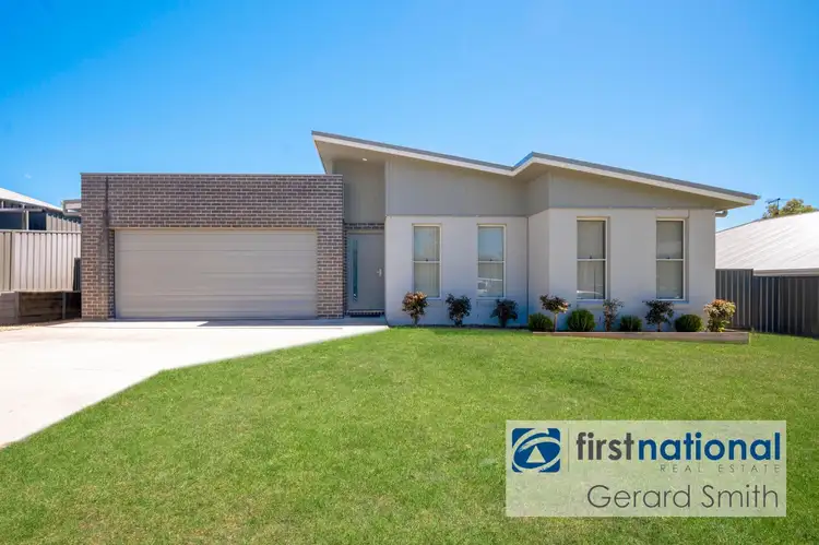 18 Kurrajong Cres