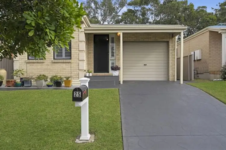 25 Woodbridge Crescent
