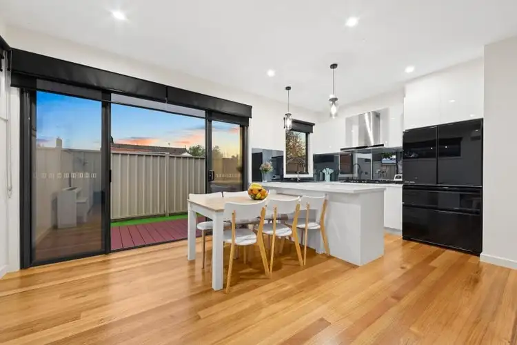 30 Moama Street