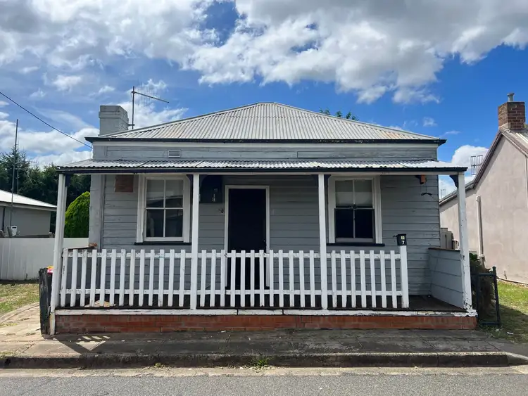 7 Bruce St