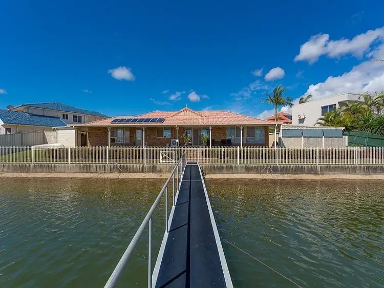 8 Sceptre Crt, Newport QLD 4020