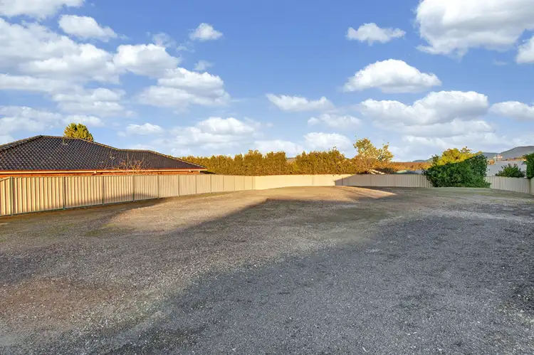 10 MALLETT CRESCENT, Seymour VIC 3660