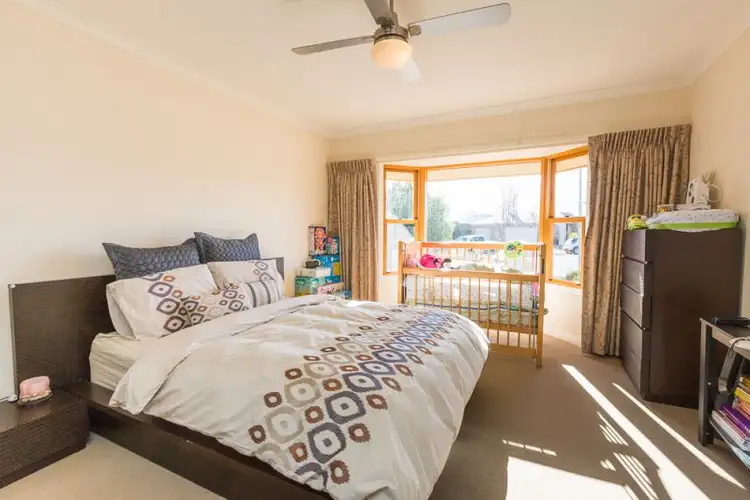 Fourth view of Homely house listing, 8 Oliver Court, Horsham VIC 3400