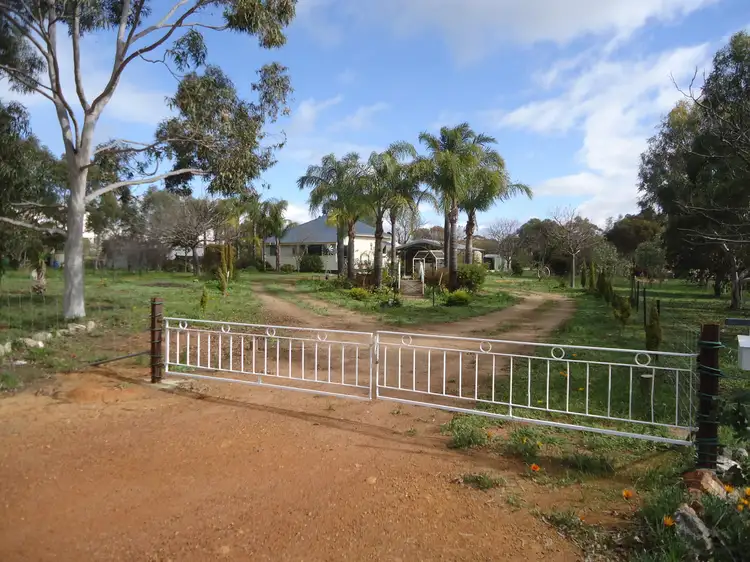 56 Groser St, Brookton WA 6306