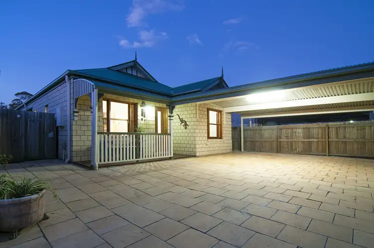 13 Tooloom Crt, Waterford QLD 4133