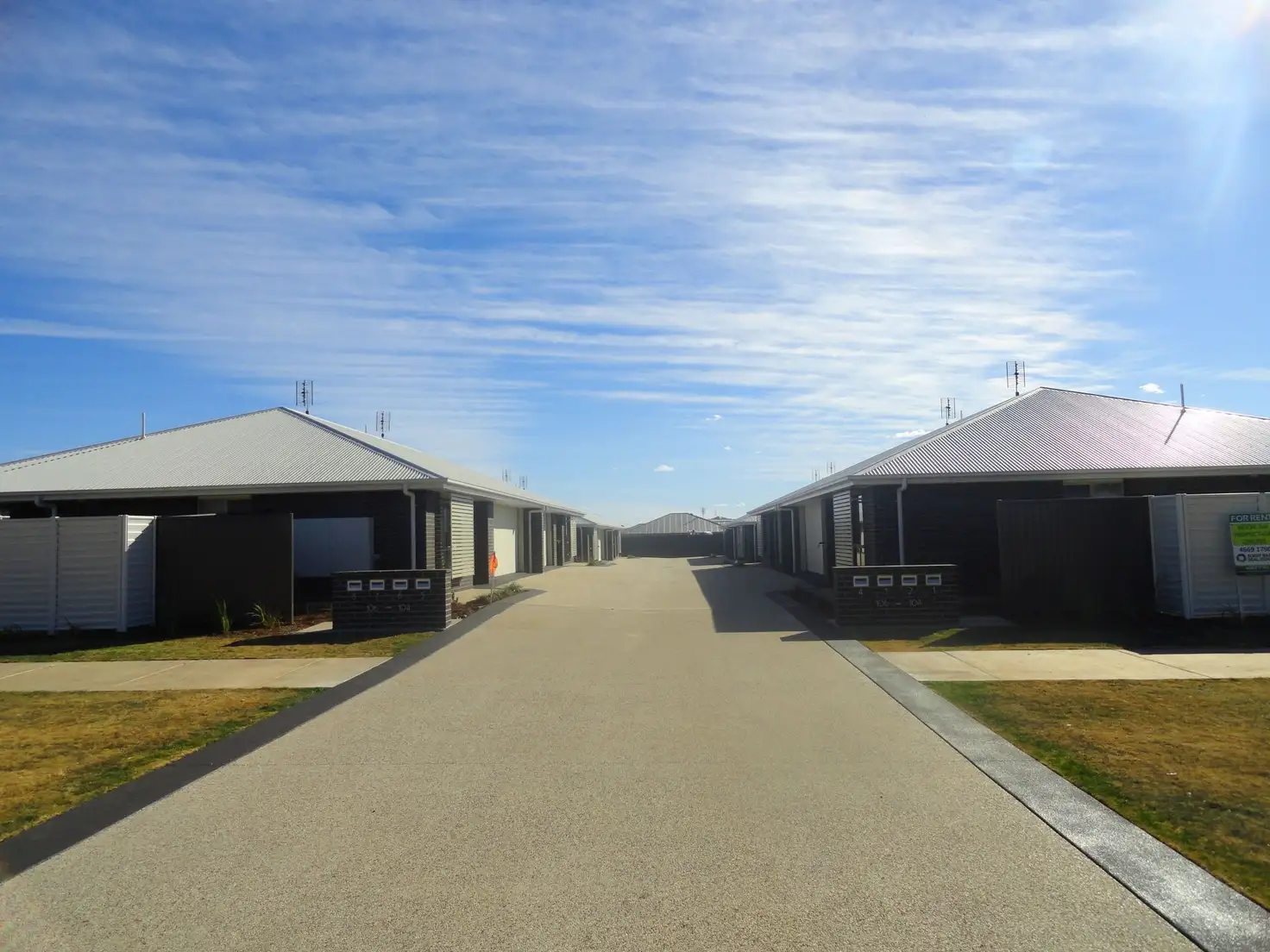 Main view of Homely unit listing, 1/104-106 Windmill Road, Chinchilla QLD 4413