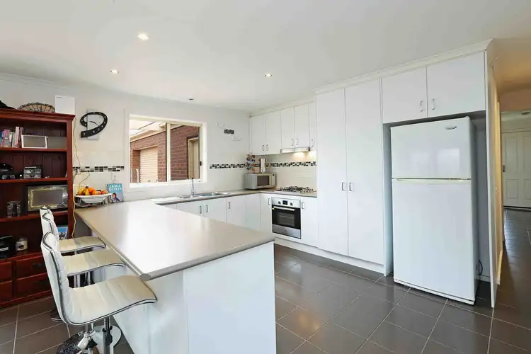 2/7 Helms Street, Newcomb VIC 3219