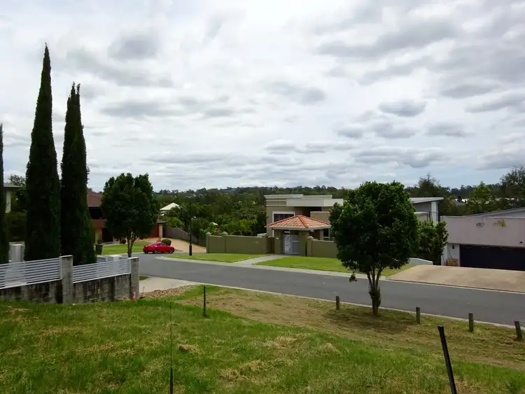 15 Staveley Close, Sinnamon Park QLD 4073