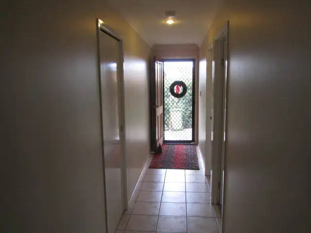 1/8 Lagoona Court, Churchill QLD 4305