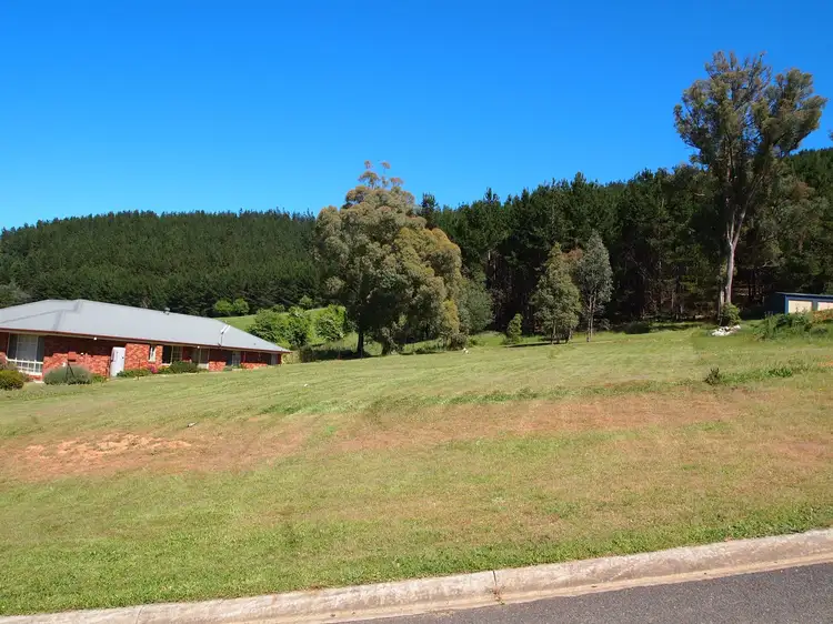 25 Norman Court, Bright VIC 3741