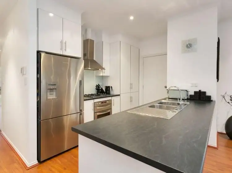 33 Tiparra Avenue, Park Holme SA 5043