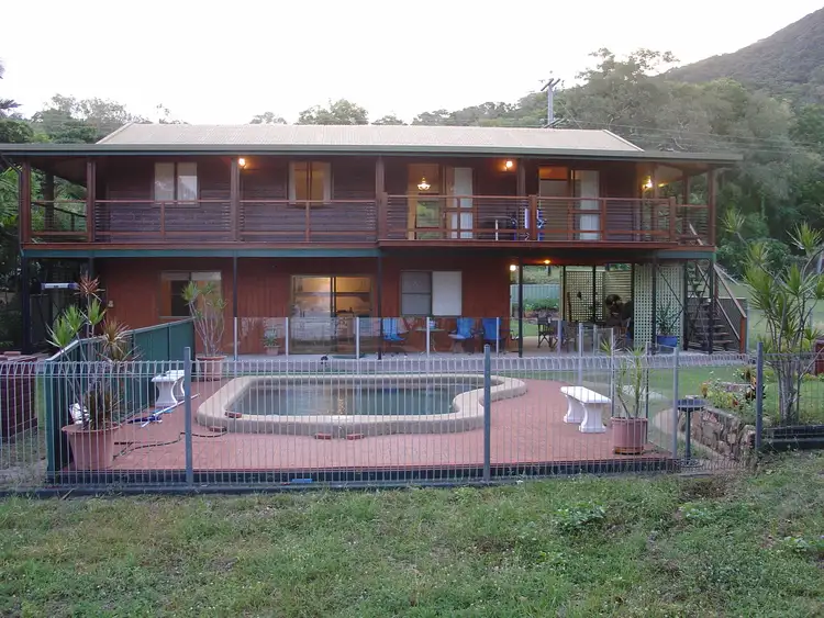 27 The Esplanade, Cooktown QLD 4895